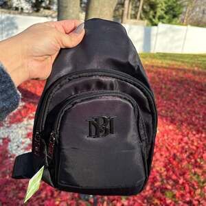 Badgley Mischka unisex Sling Bag